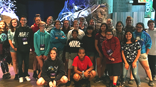 ETS students posing for a picture at the MN Zoo