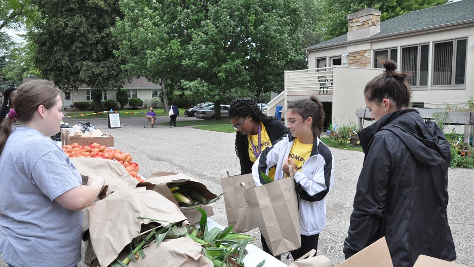 Picture Of Free Farmer's Market Event.