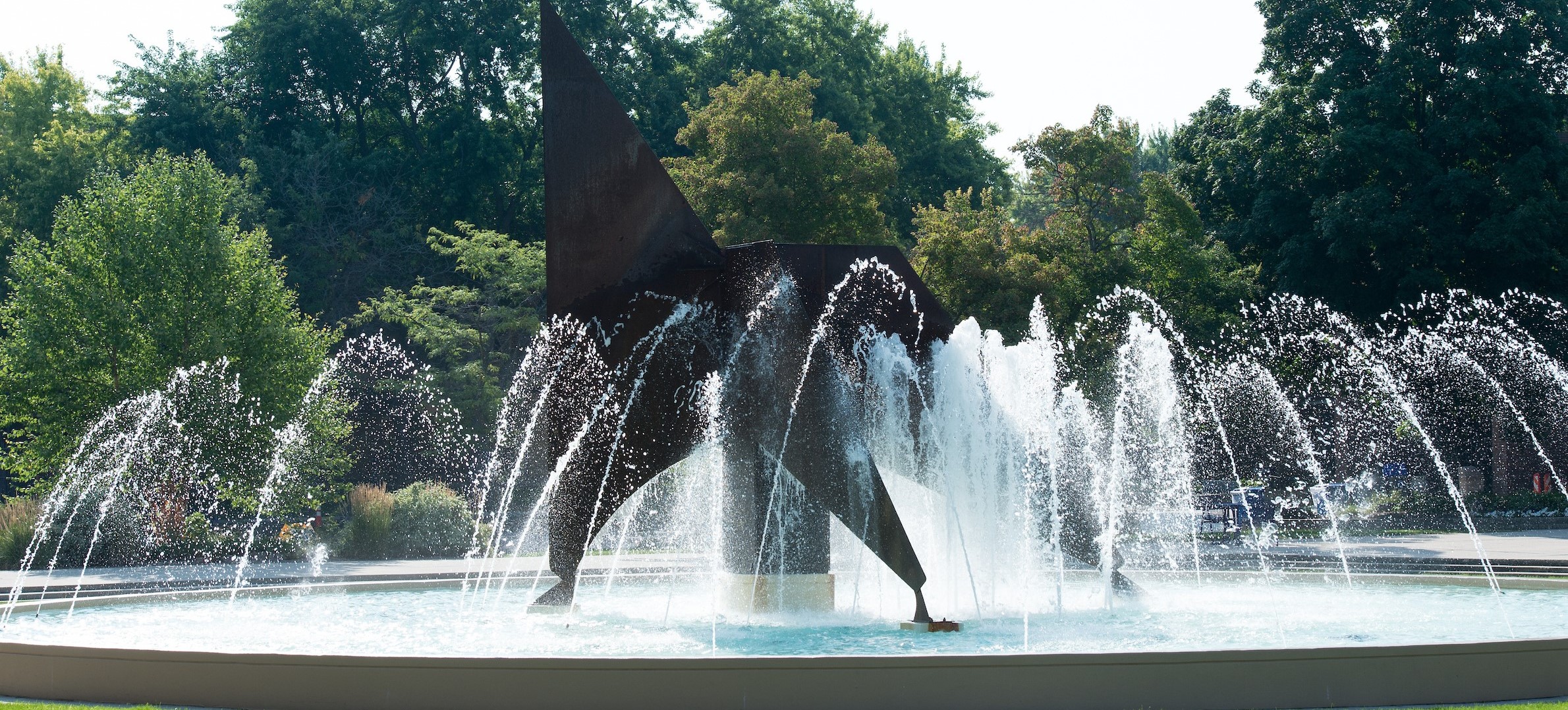 The fountain landmark located on the mall between the Centennial Student Union and Memorial Library