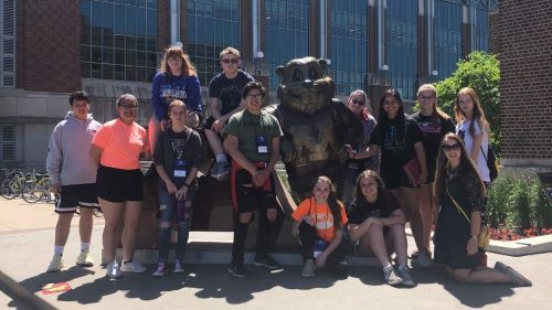 ETS students posing in front of a statue of Goldie on the U of M campus