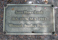ione-howe-louk.jpg
