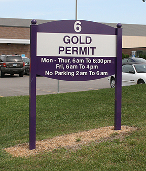 Gold permit parking lot 6 parking hour sign board