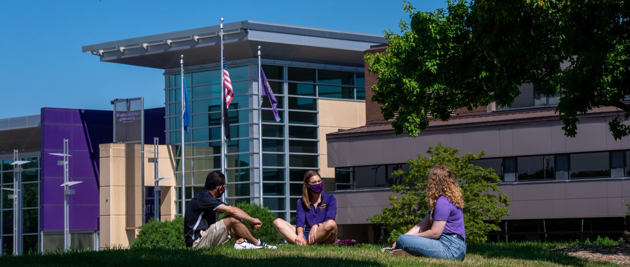 students with mask in front of csu