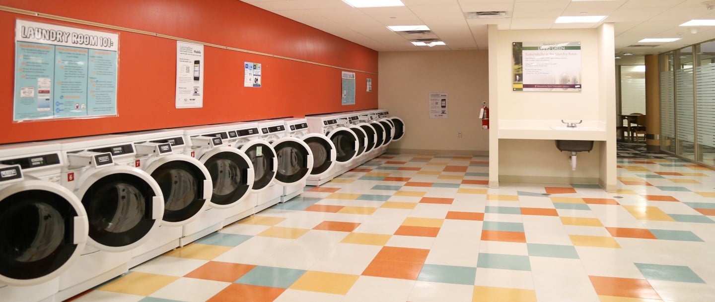 a laundry room, in Preska, with washing machine and dryer
