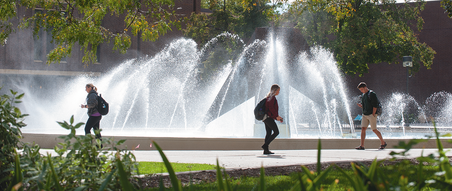 Students walking around the World's Fair Fountain